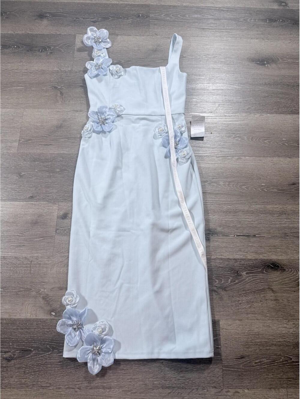 Elliatt Chantelle Dress Size Medium Light Blue 3d Applique Flower Cocktail NWT - Picture 3 of 8